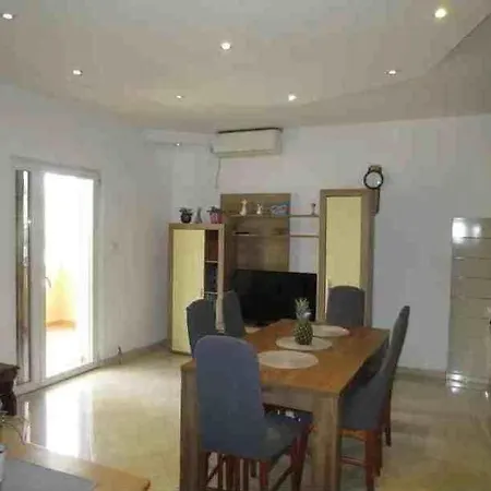 Holiday home Tina *