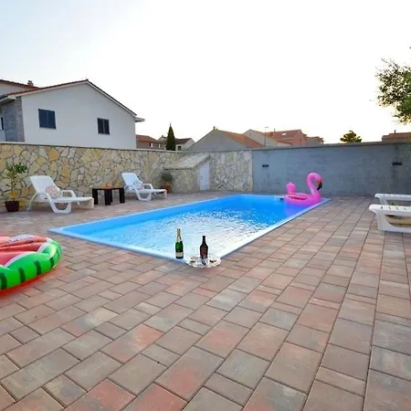 Holiday home Tina *
