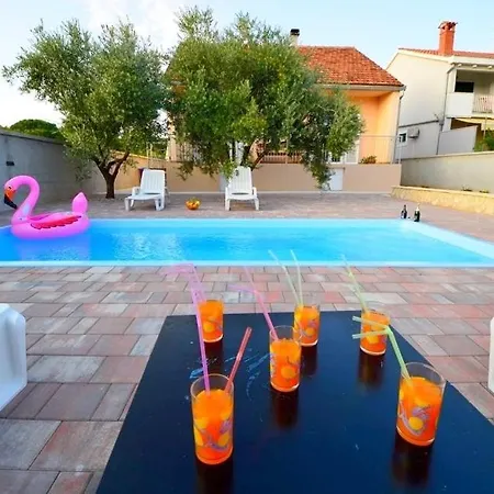 Holiday home Tina *
